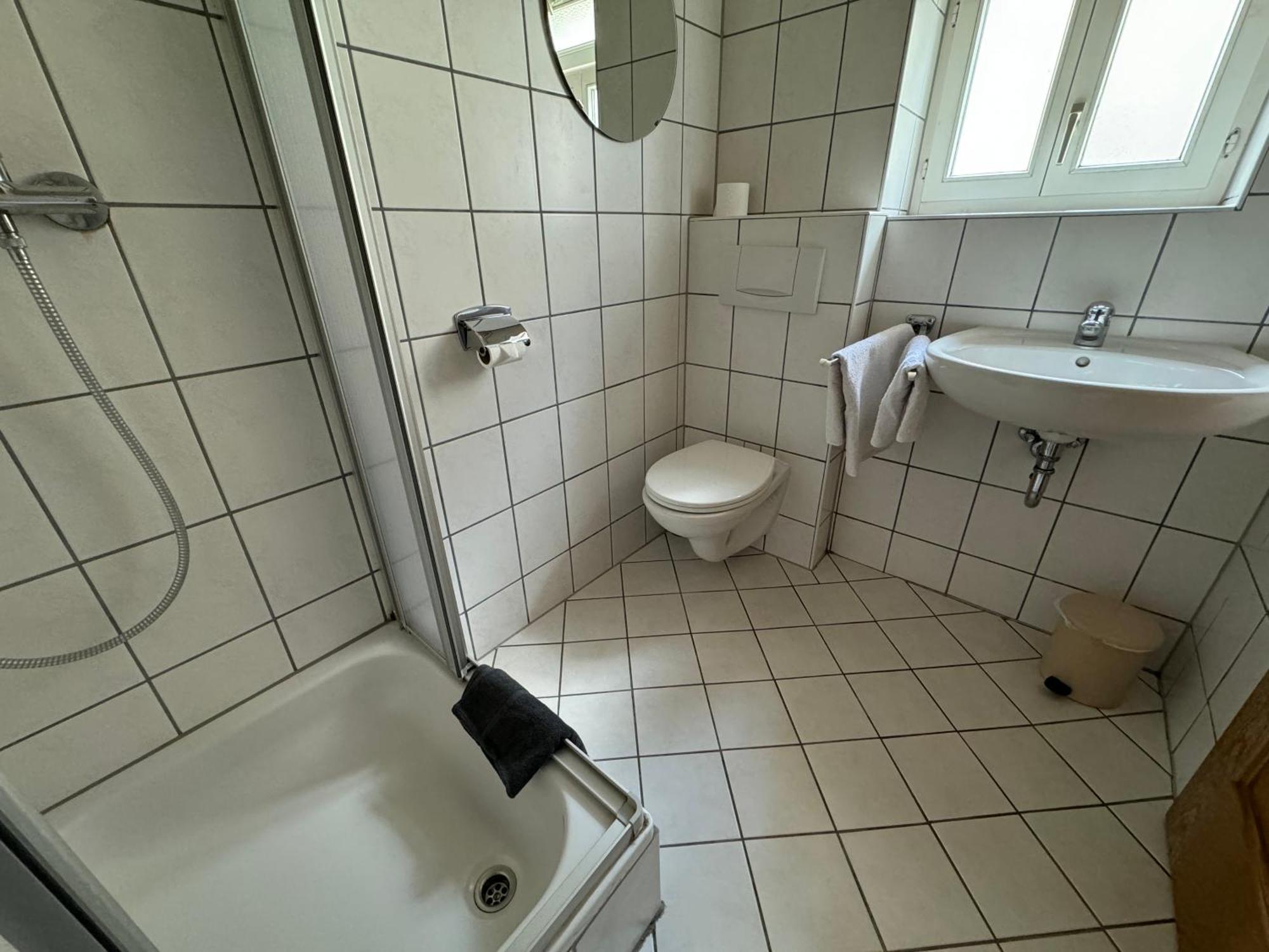 Zur Goldenen Krone Pension Stadtallendorf Exteriör bild