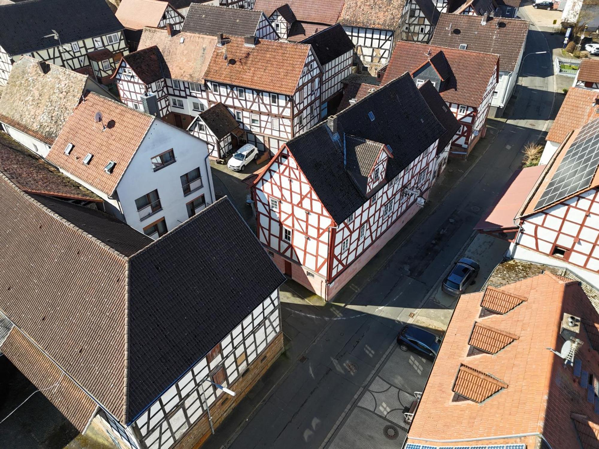 Zur Goldenen Krone Pension Stadtallendorf Exteriör bild