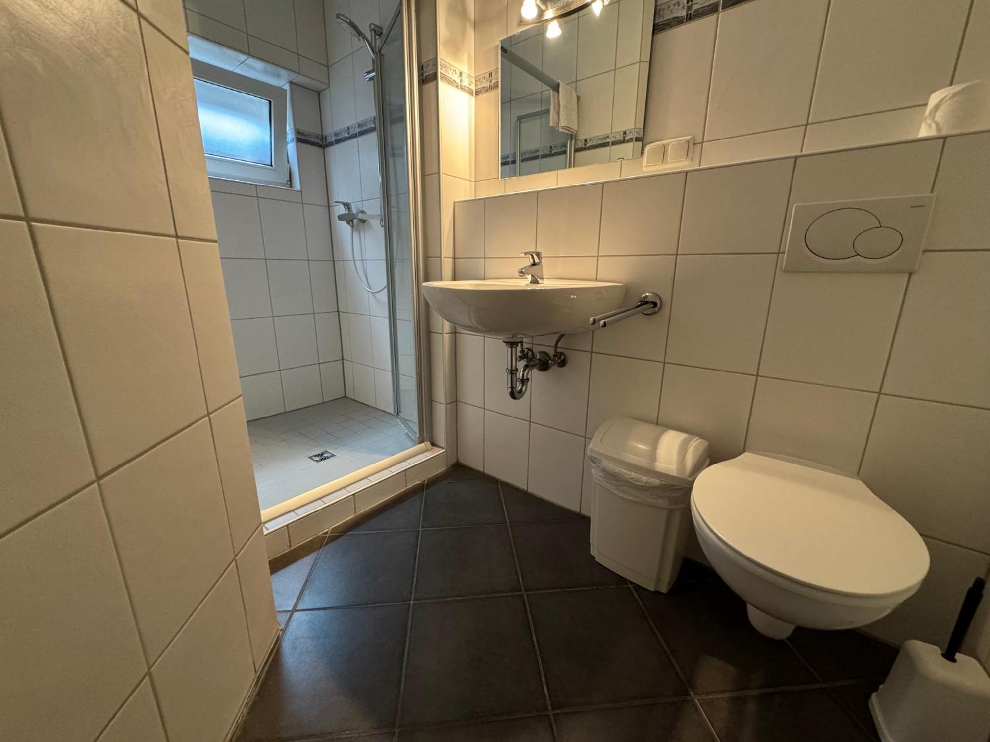 Zur Goldenen Krone Pension Stadtallendorf Exteriör bild